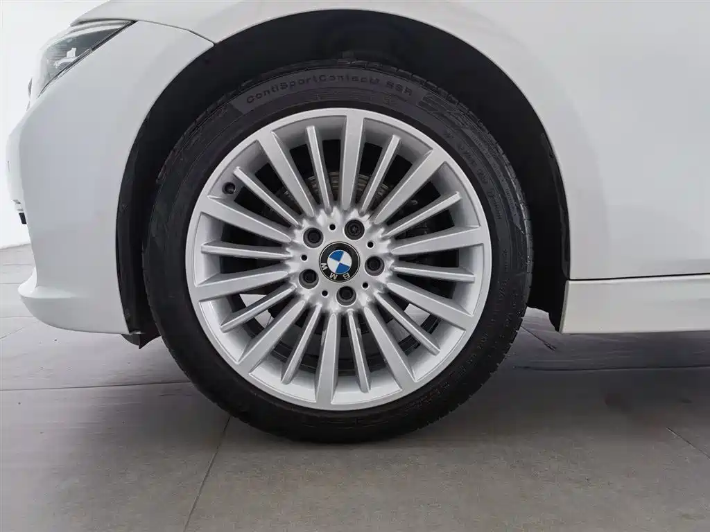 BMW 3 Series 2018 — фото 17