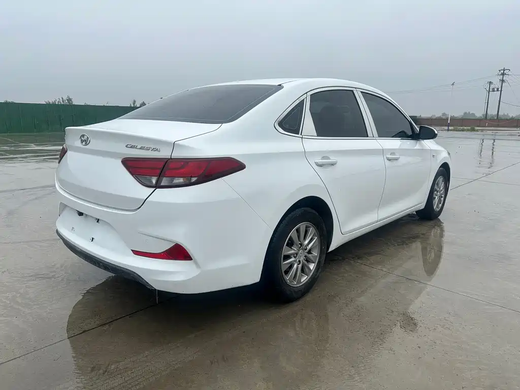 Hyundai Elantra 2017 — фото 10