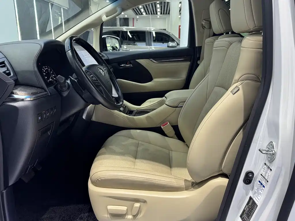 Toyota Vellfire 2023 — фото 10