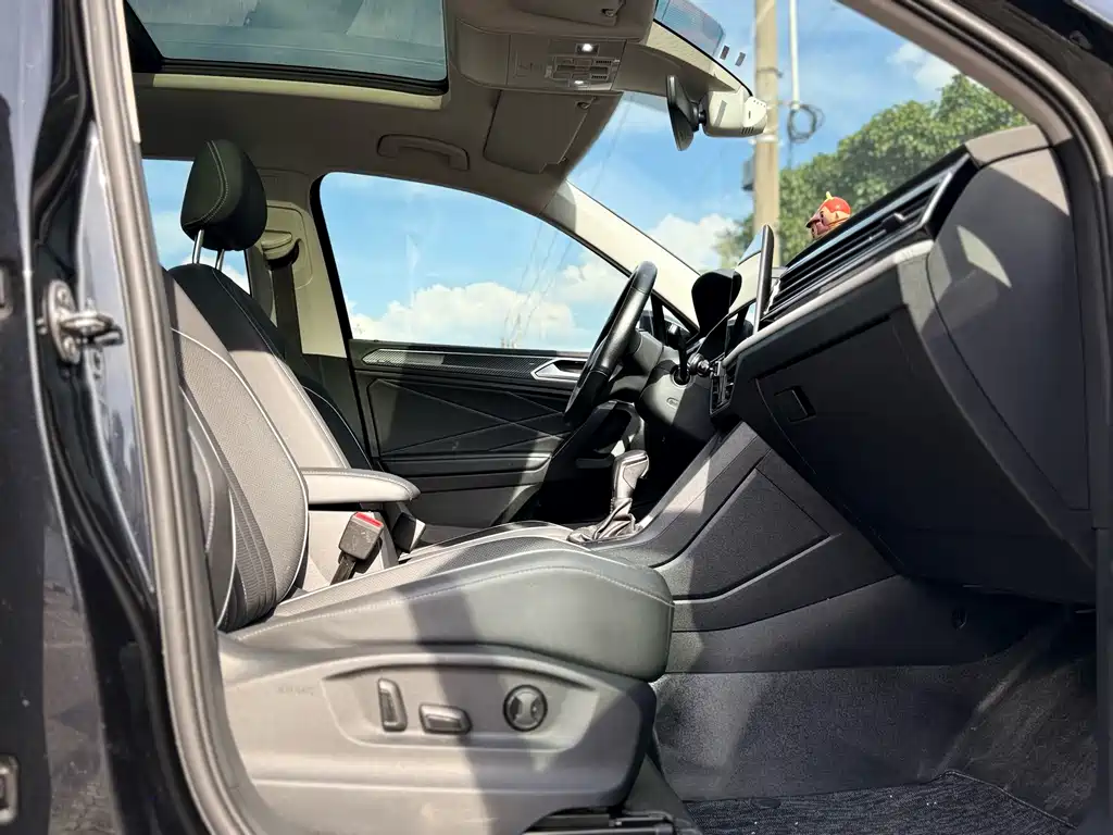 Volkswagen Tiguan L 2023 — фото 15