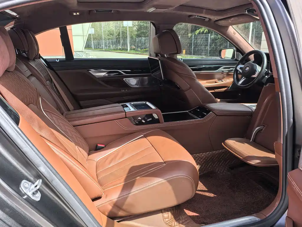 BMW 7 Series 2019 — фото 12