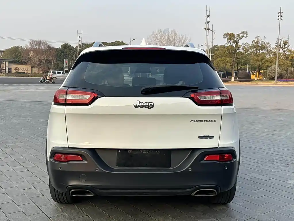 Jeep Cherokee 2015 — фото 6