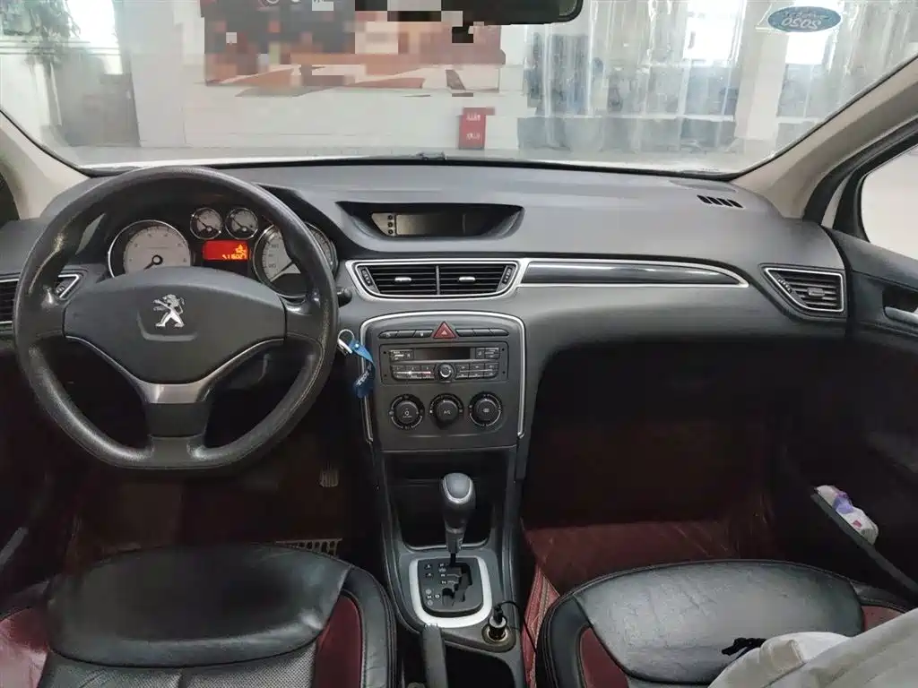 Peugeot 308 2015 — фото 10