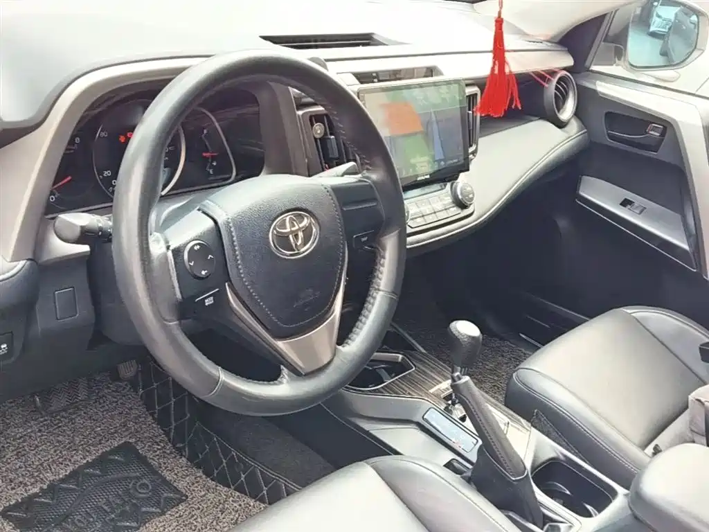 Toyota RAV4 2019 — фото 10