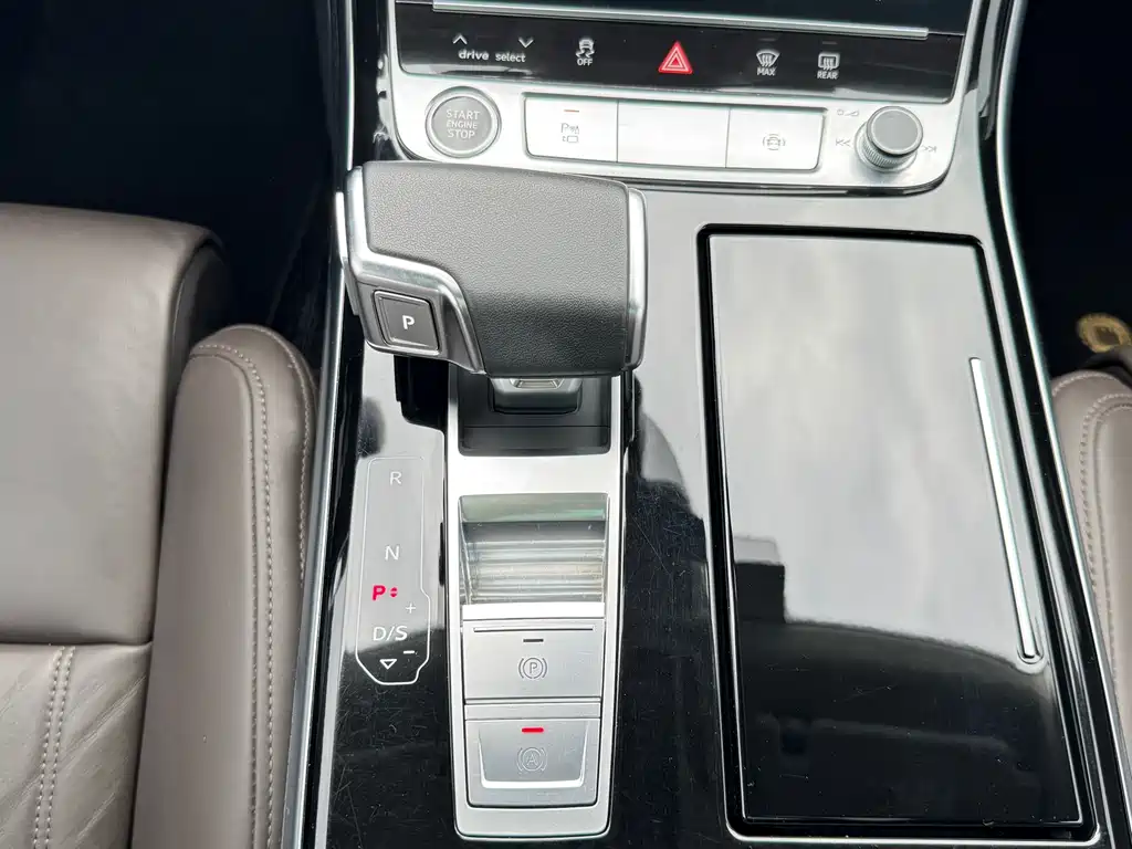 Audi A8 2023 — фото 11