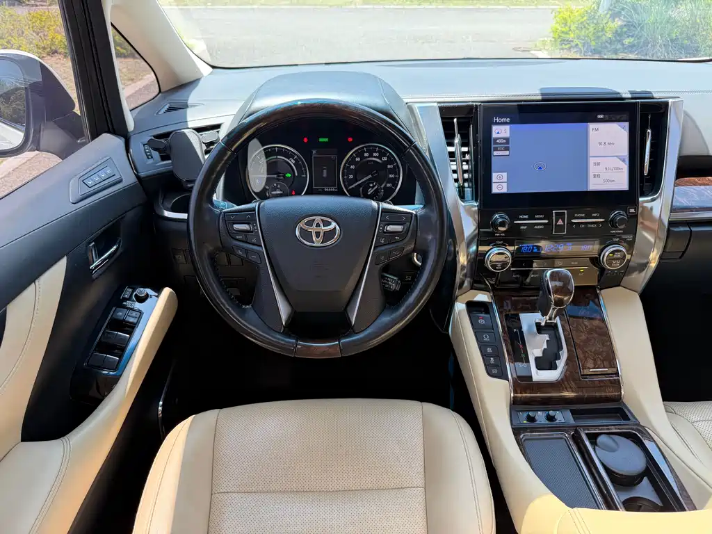 Toyota Alphard 2023 — фото 11
