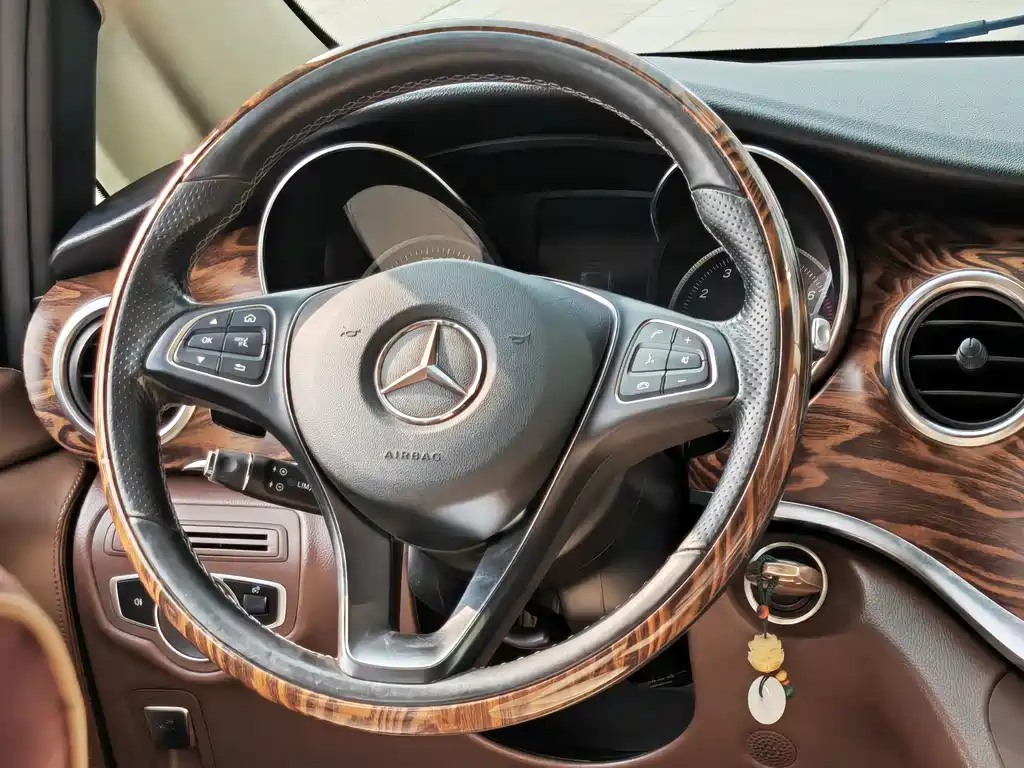 Mercedes-Benz V-Class 2019 — фото 11