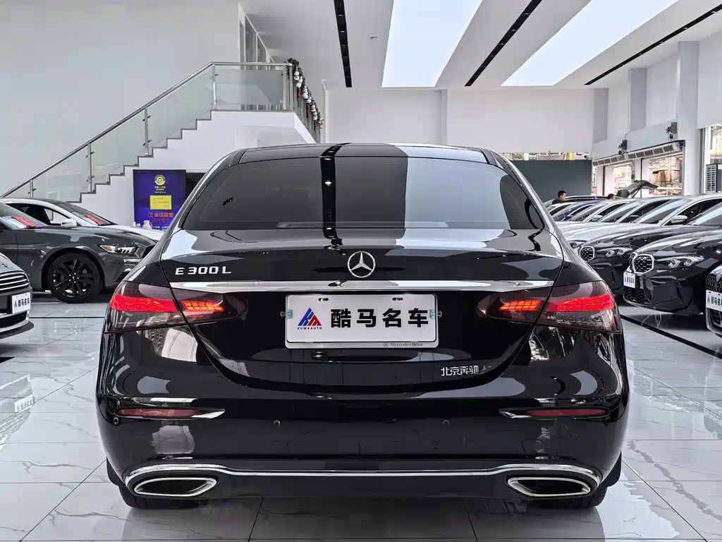 Mercedes-Benz E-Class 2023 — фото 15