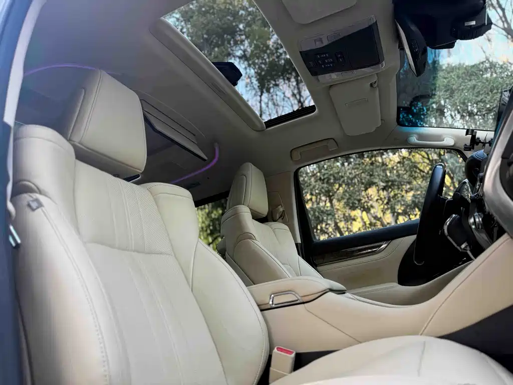 Toyota Alphard 2021 — фото 13