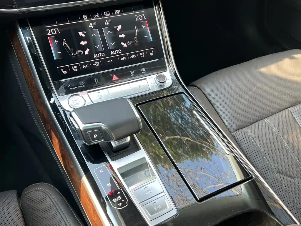 Audi A8 2020 — фото 16