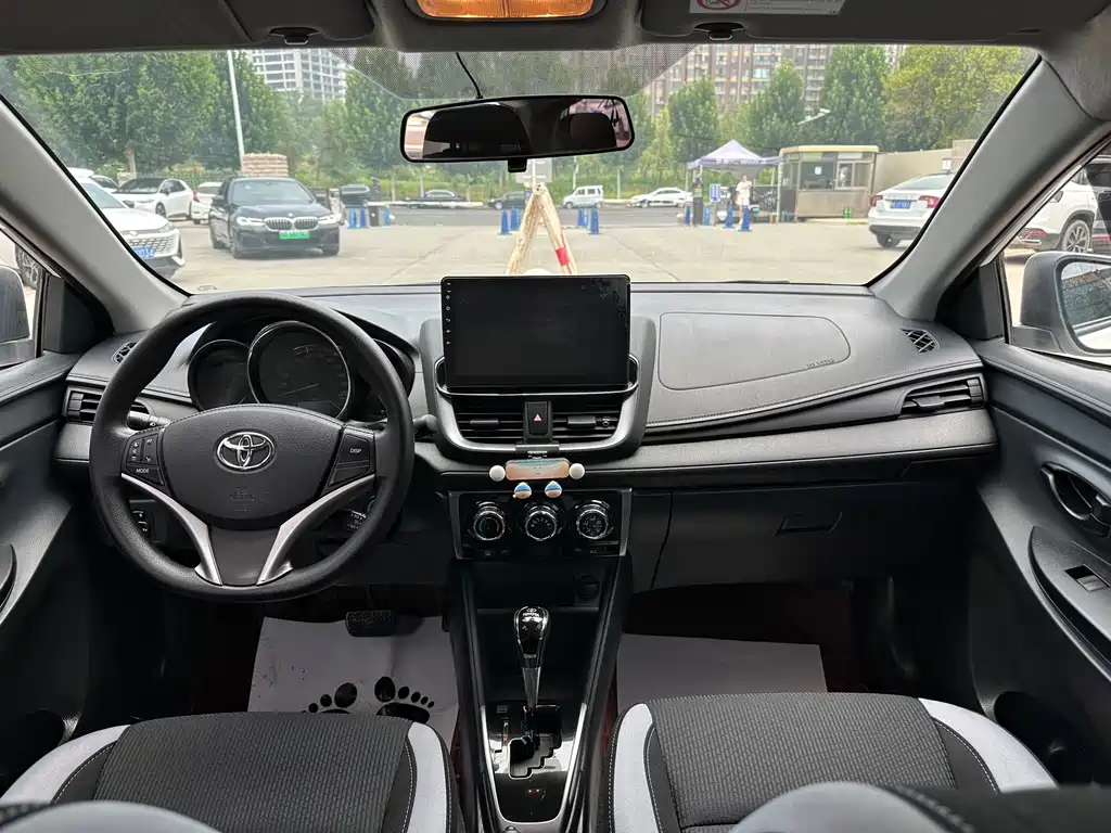 Toyota Yaris L 2022 — фото 9
