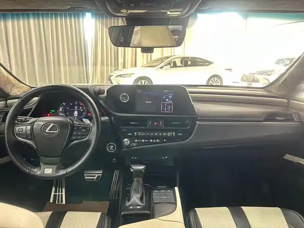 Lexus ES 2022