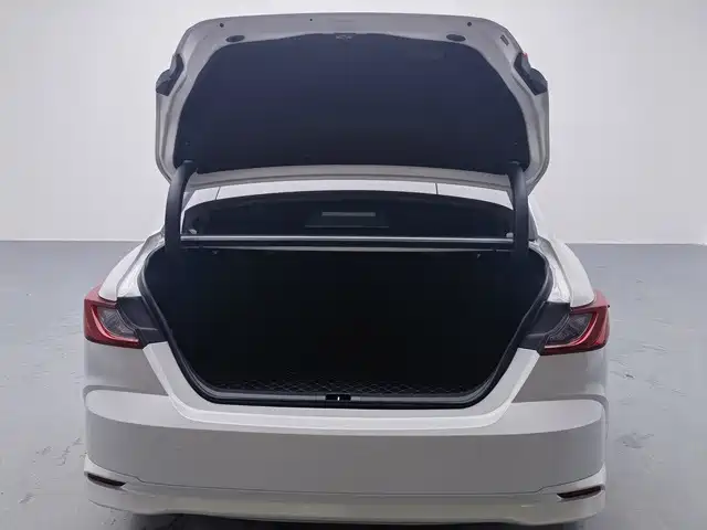Toyota Camry 2025 — фото 16