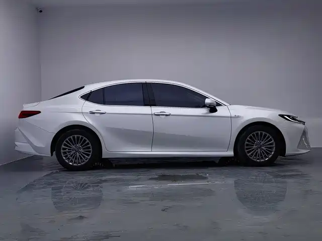 Toyota Camry 2025 — фото 8