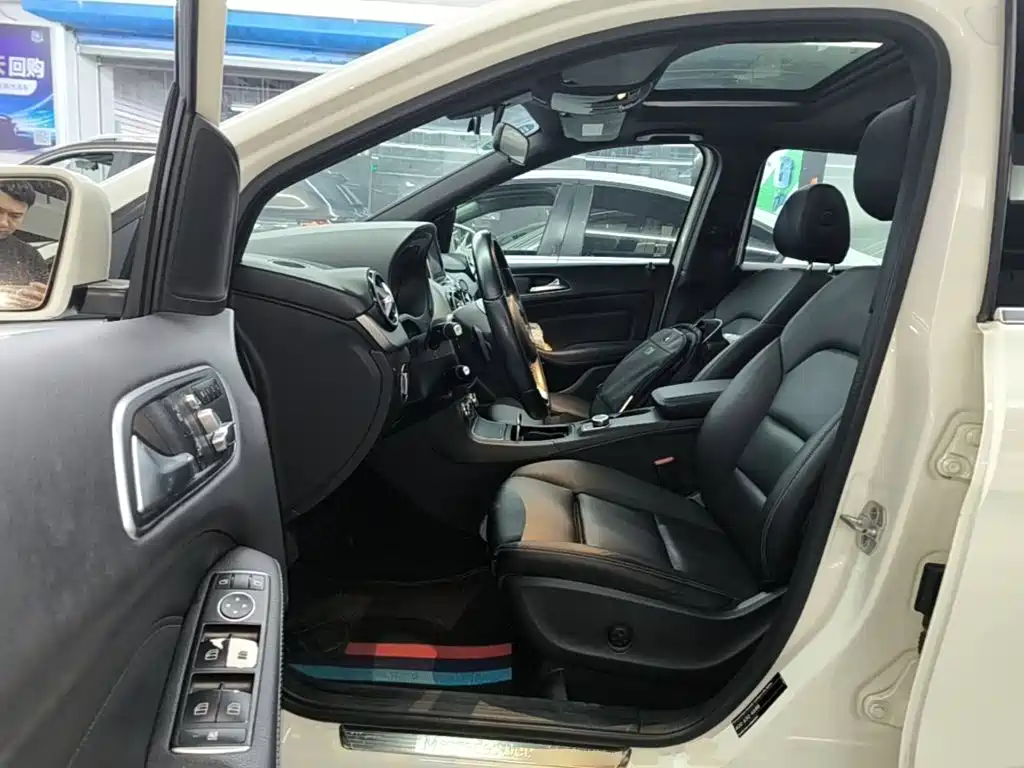 Mercedes-Benz B-Class 2016 — фото 16