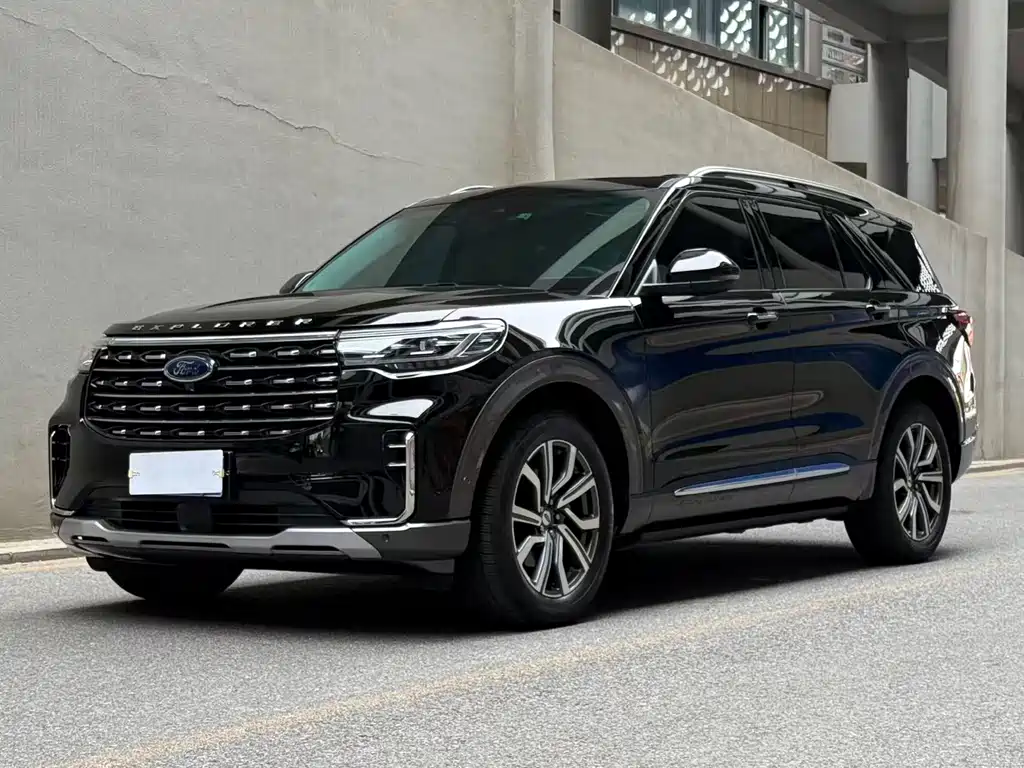 Ford Explorer 2023 — фото 1