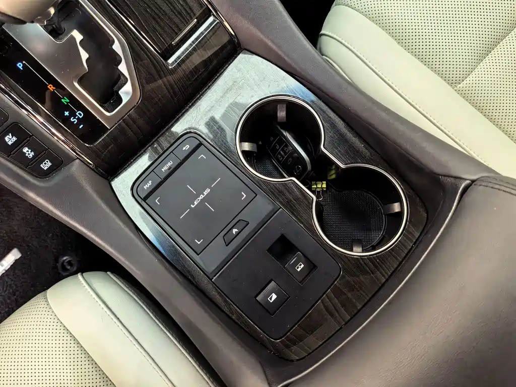 Lexus LM 2022 — фото 16