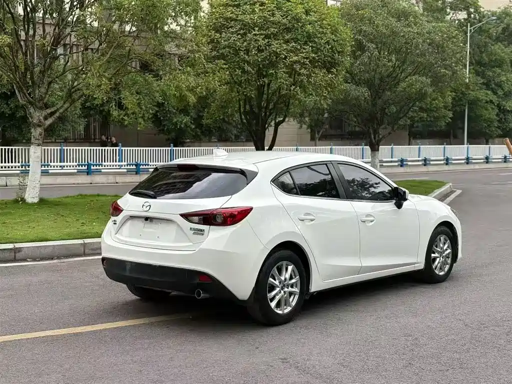Mazda 3 Axela 2016 — фото 7