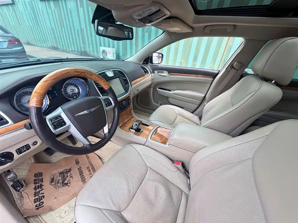 Chrysler 300C 2015 — фото 3