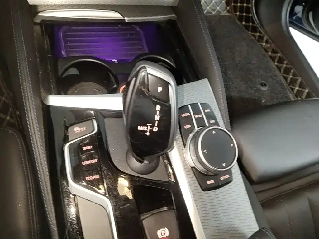 BMW 5 Series 2020 — фото 14