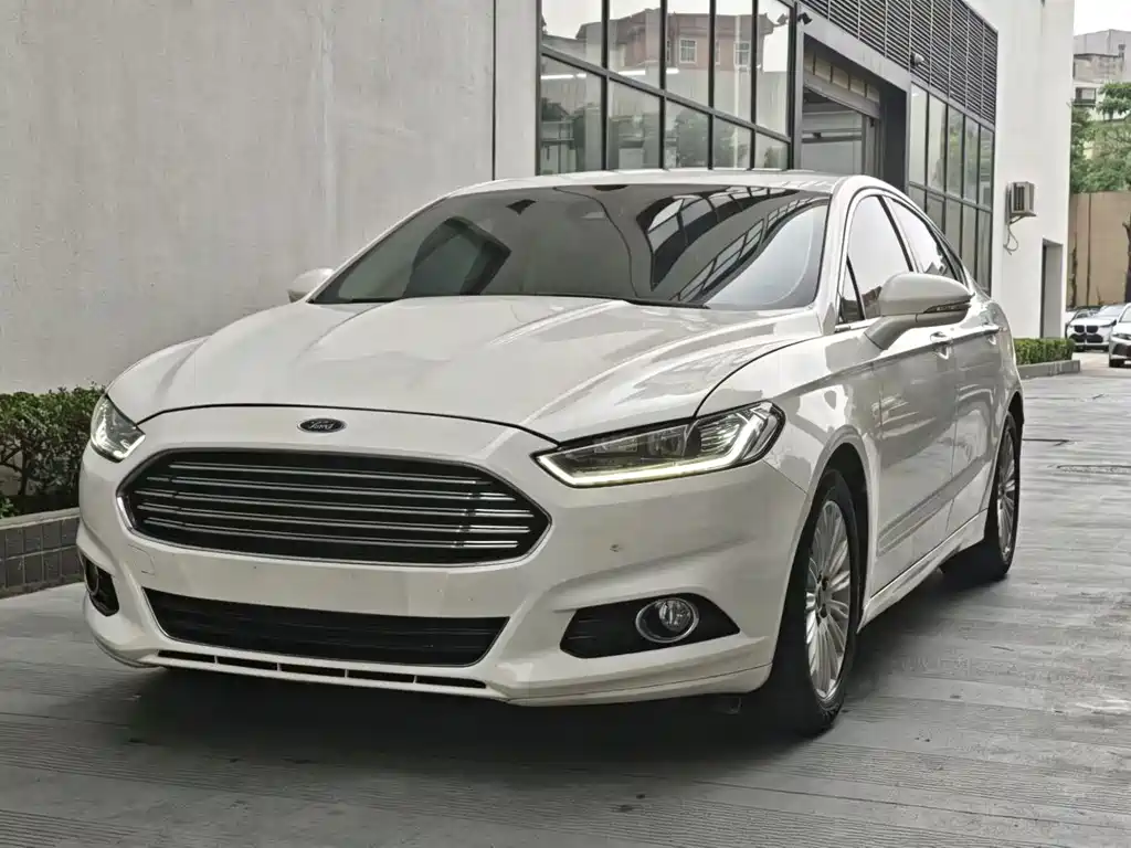 Ford Mondeo 2015 — фото 1