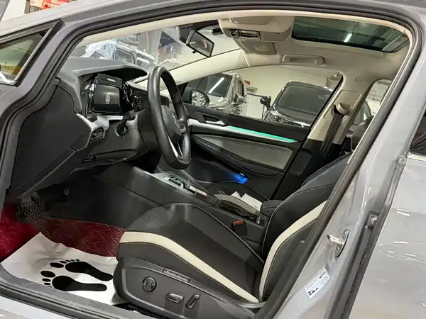 Volkswagen Golf 2023