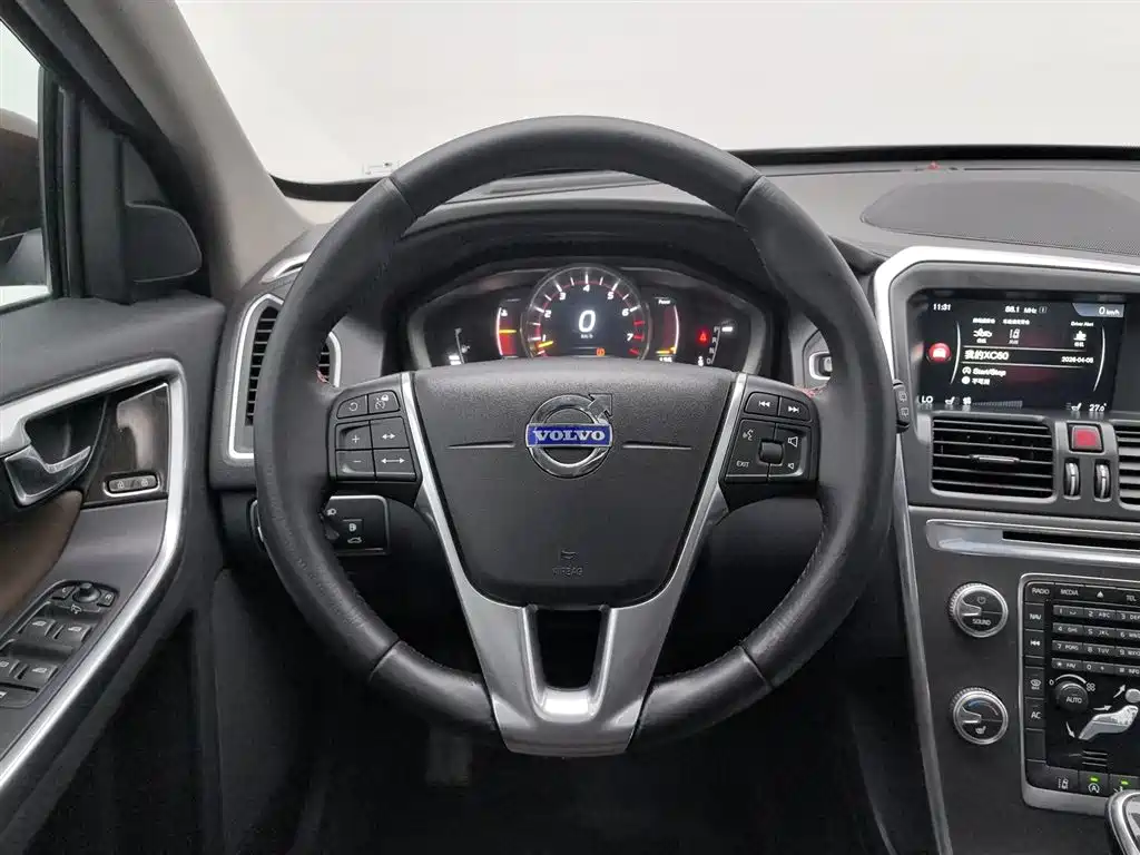 Volvo XC60 2015 — фото 11