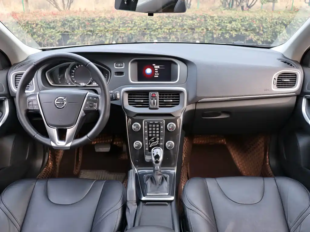 Volvo V40 2018 — фото 9