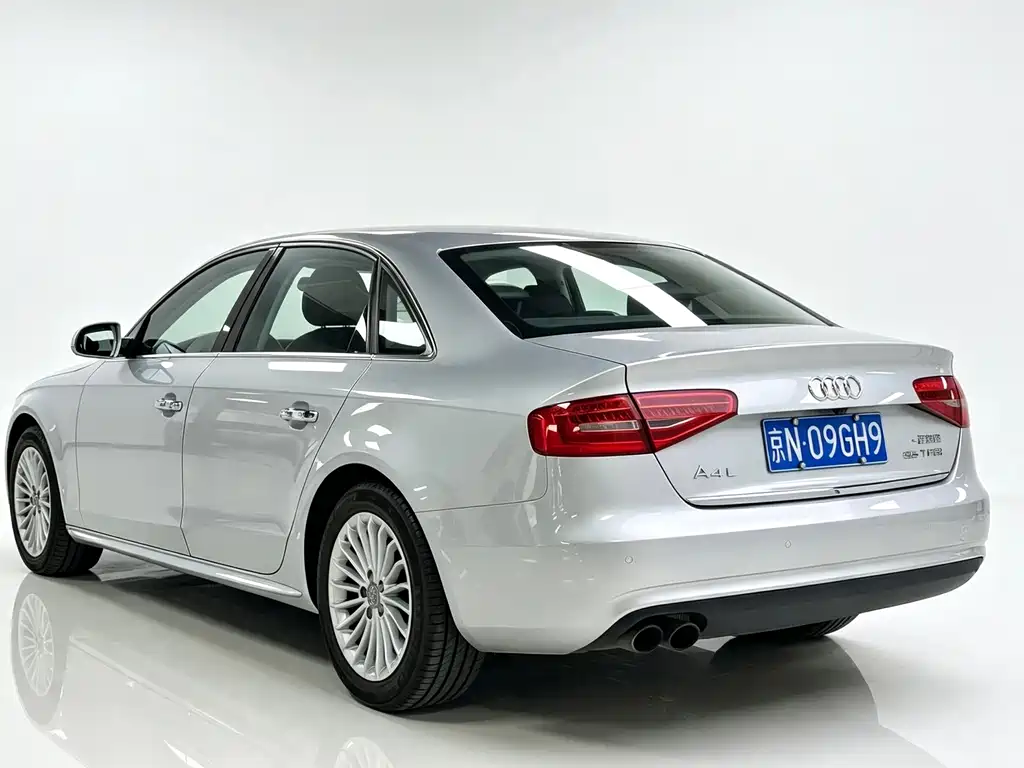 Audi A4L 2015