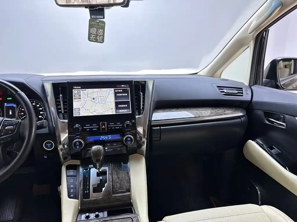 Toyota Alphard 2022 — фото 19