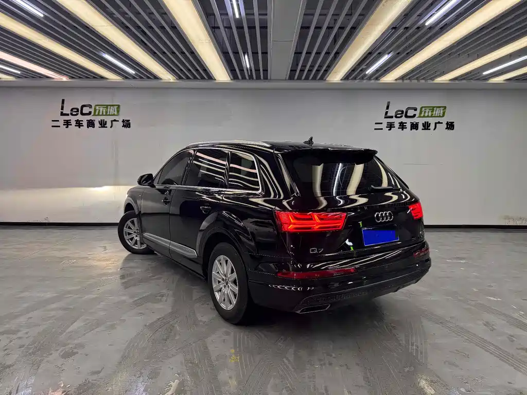 Audi Q7 2019 — фото 6