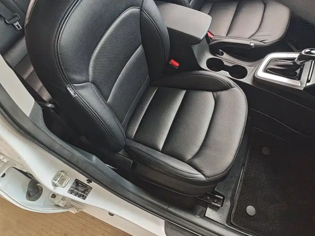 Hyundai Elantra 2017 — фото 25