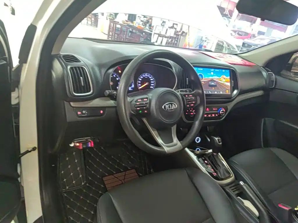 Kia KX3 2017 — фото 10