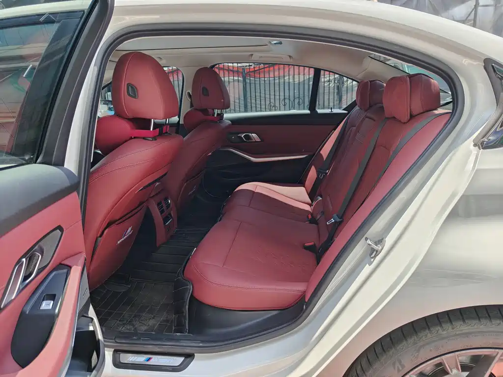 BMW 3 Series 2025 — фото 17