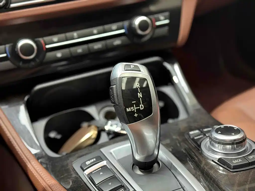 BMW 5 Series 2016 — фото 25