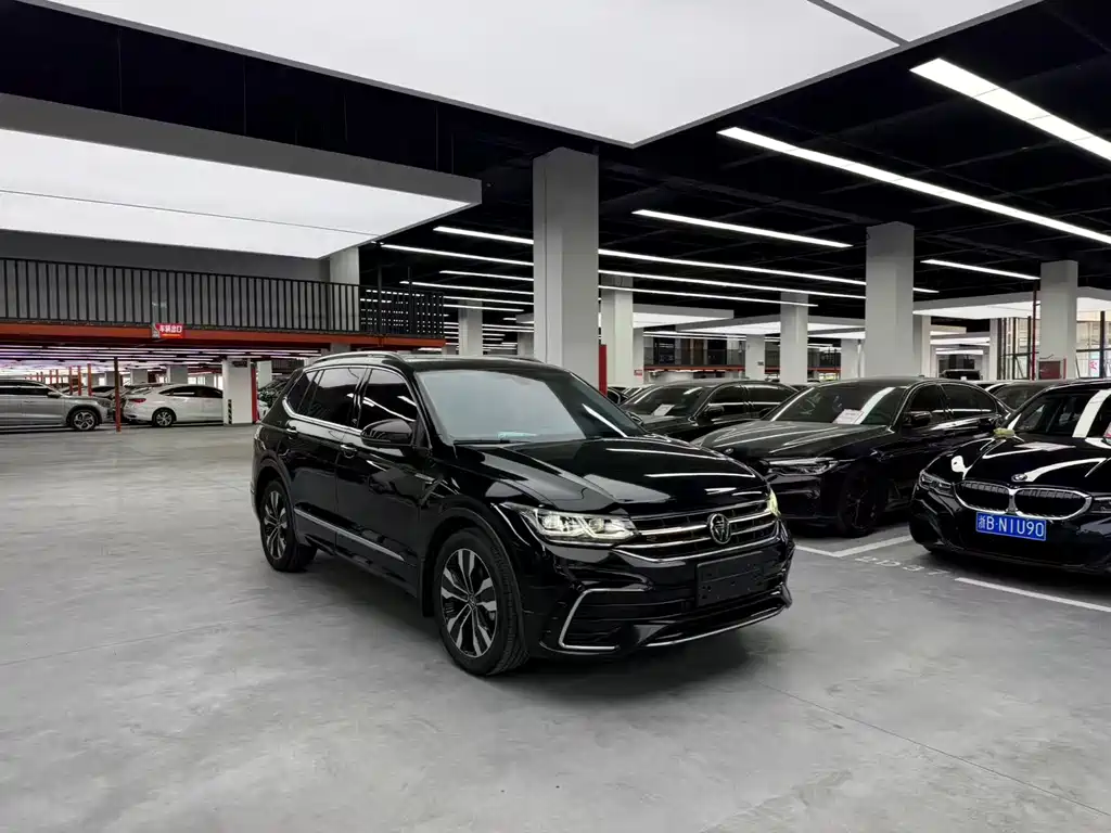 Volkswagen Tiguan L 2023 — фото 3