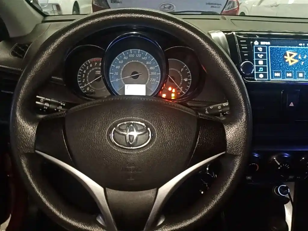 Toyota Yaris L 2016 — фото 11
