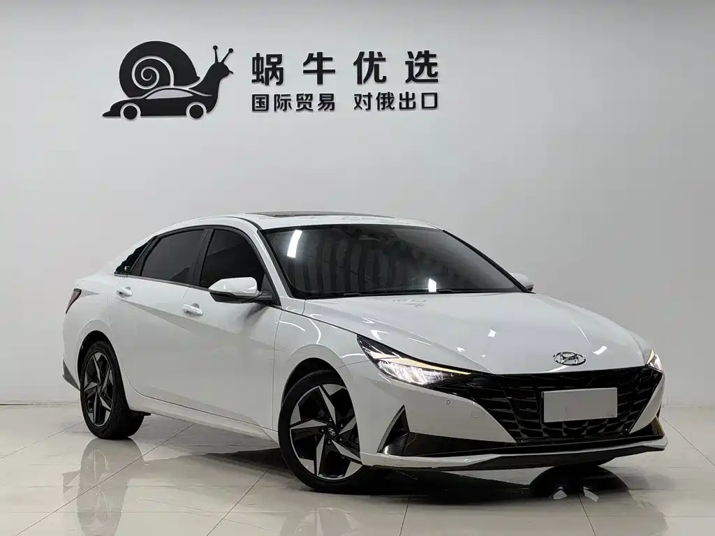 Hyundai Elantra 2023 — фото 3