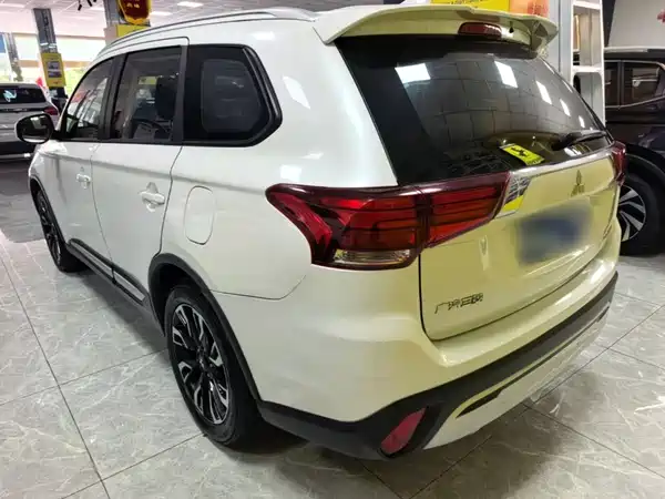 Mitsubishi Outlander 2020