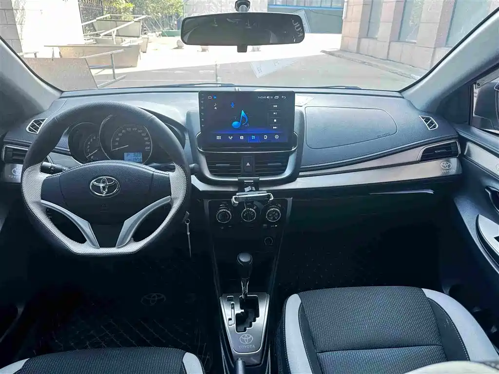 Toyota Yaris L 2021