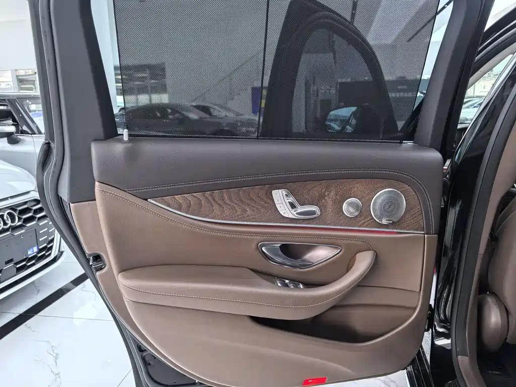 Mercedes-Benz E-Class 2023 — фото 11