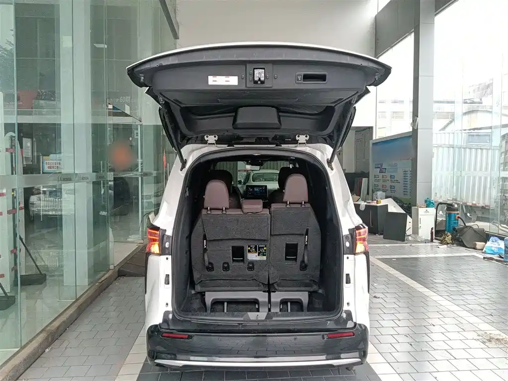Toyota Sienna 2023 — фото 19