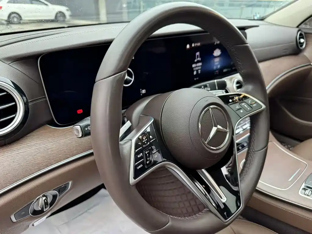Mercedes-Benz E-Class 2023 — фото 21