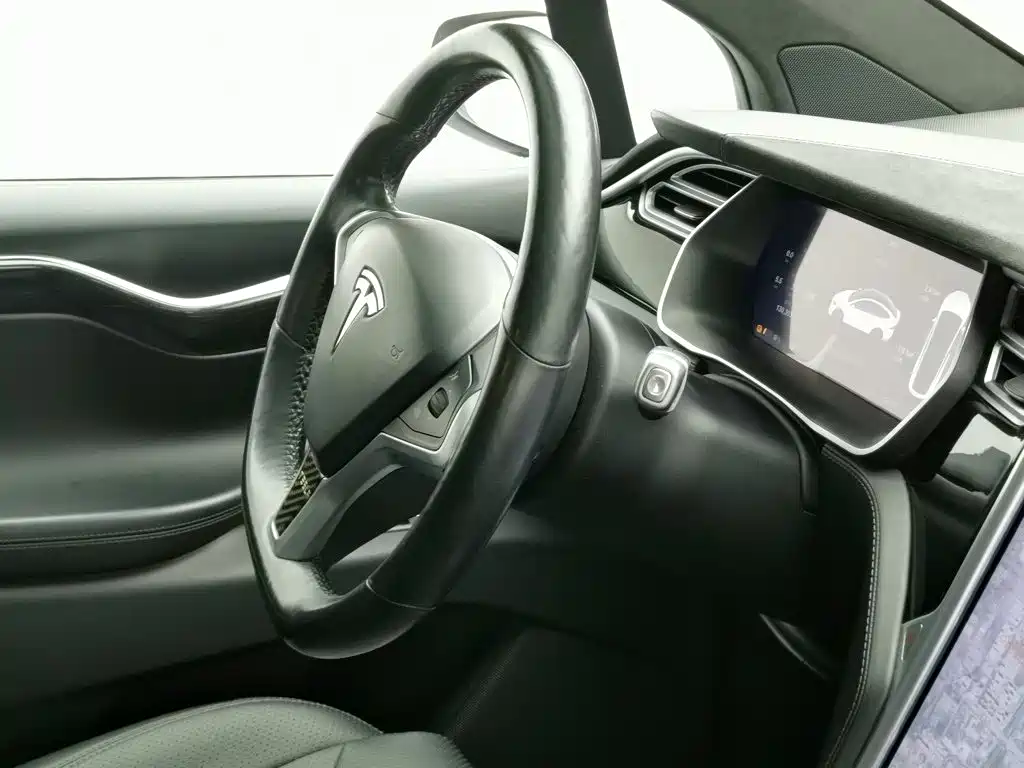 Tesla Model X 2016 — фото 22