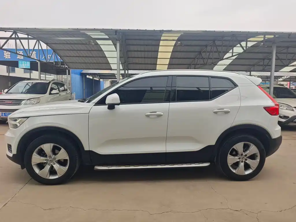 Volvo XC40 2020 — фото 8
