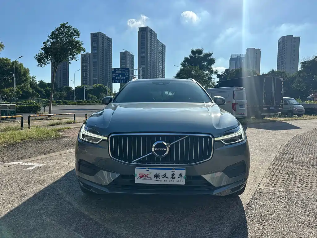 Volvo XC60 2018 — фото 2