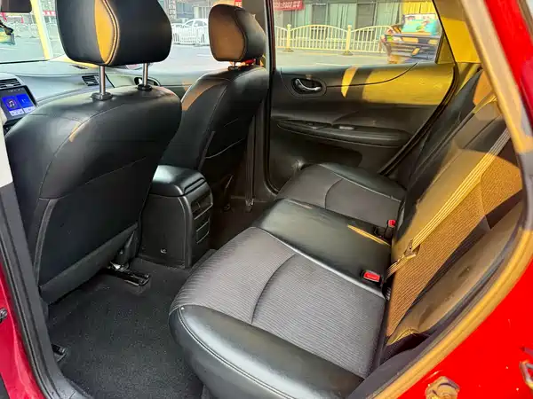 Nissan Tiida 2014