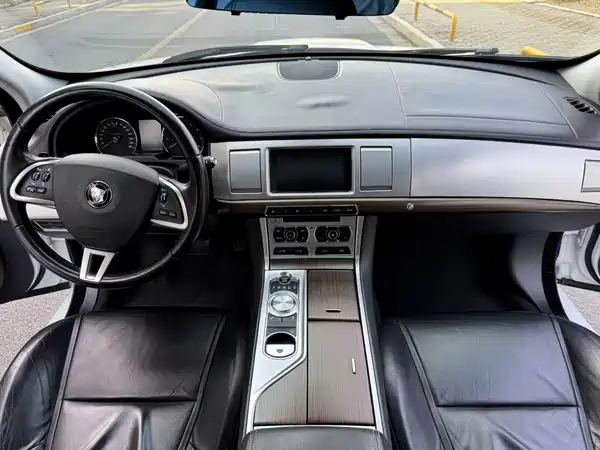 Jaguar XF 2013