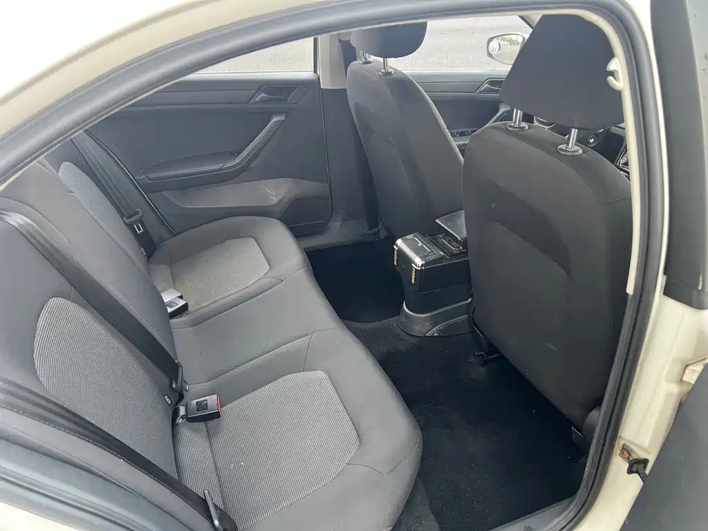 Volkswagen Jetta 2018 — фото 13