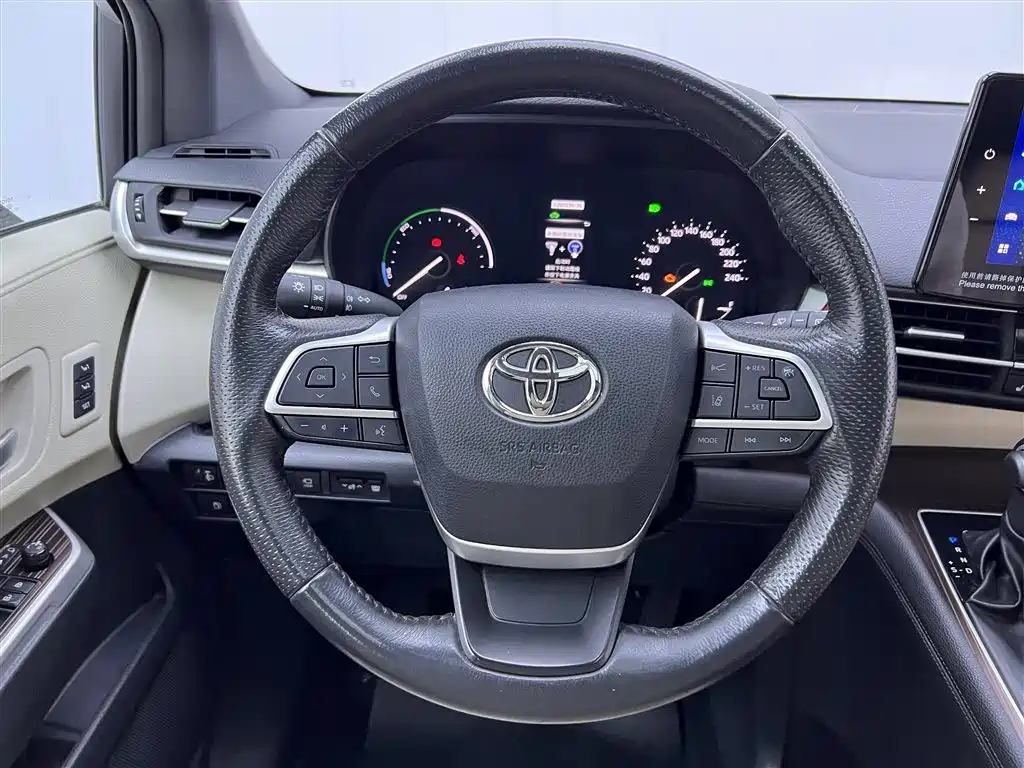 Toyota Granvia 2023 — фото 15